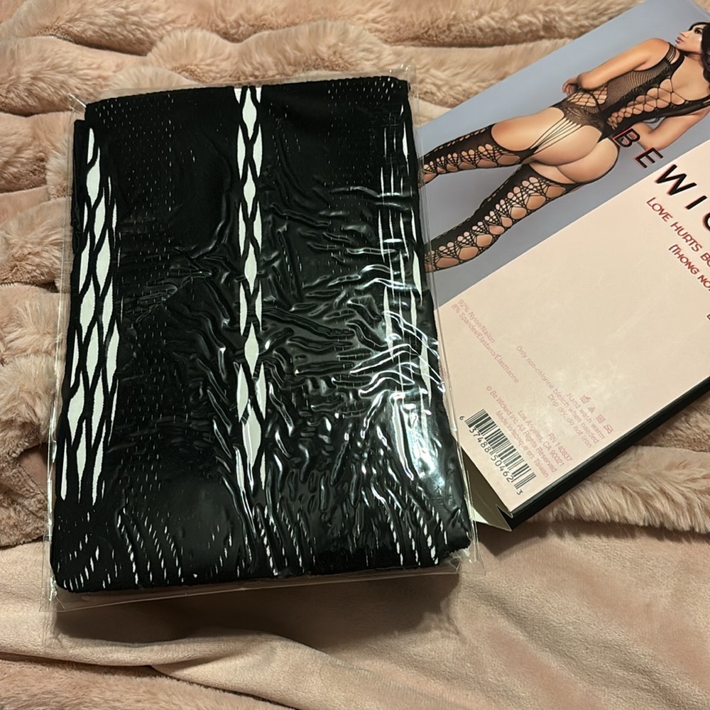 Nwt, fishnet bodystocking - Picture 4 of 4